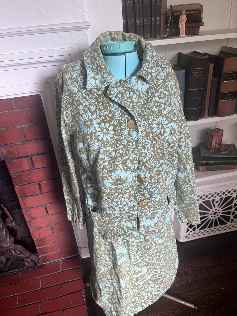 True vintage Floral Button-Front jacket and skirt suit set  in Sage & Light Blue